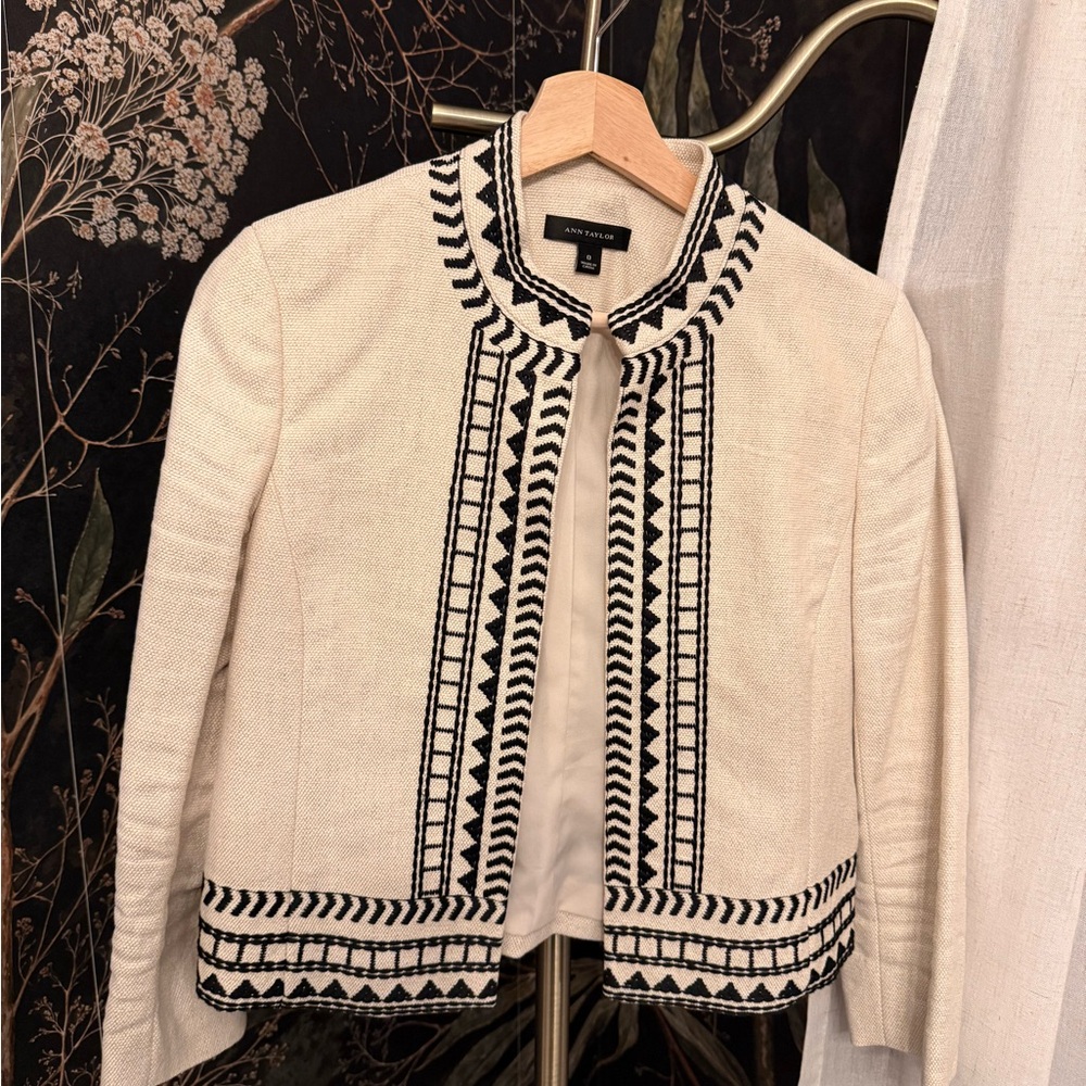 Ann Taylor Cream and Black Geometric Blazer